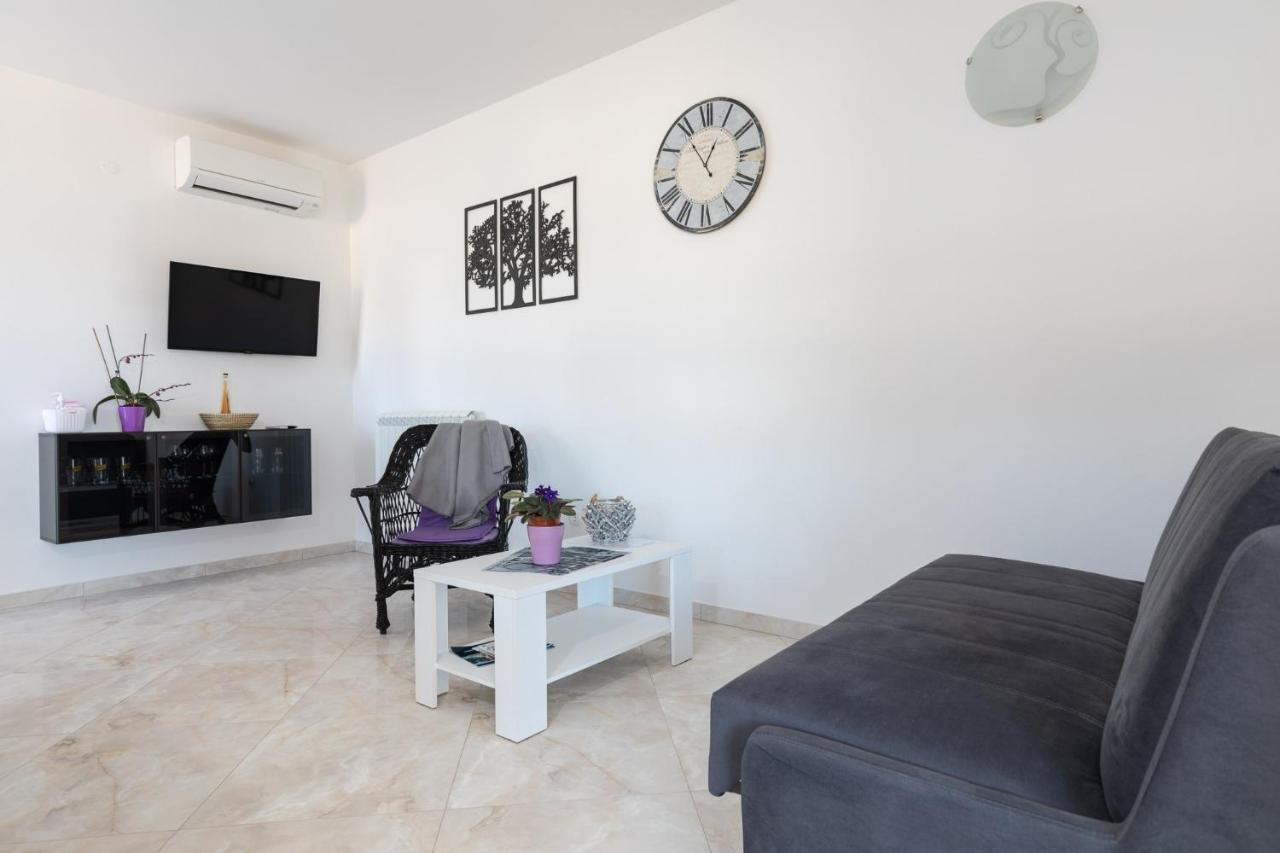 Apartments With A Parking Space Punat, Krk - 20553 Exterior photo